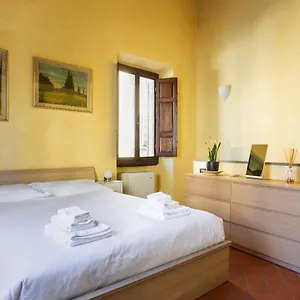 Cozy Classic Italian House Near Santa Croce, On The Lungarno Appartement